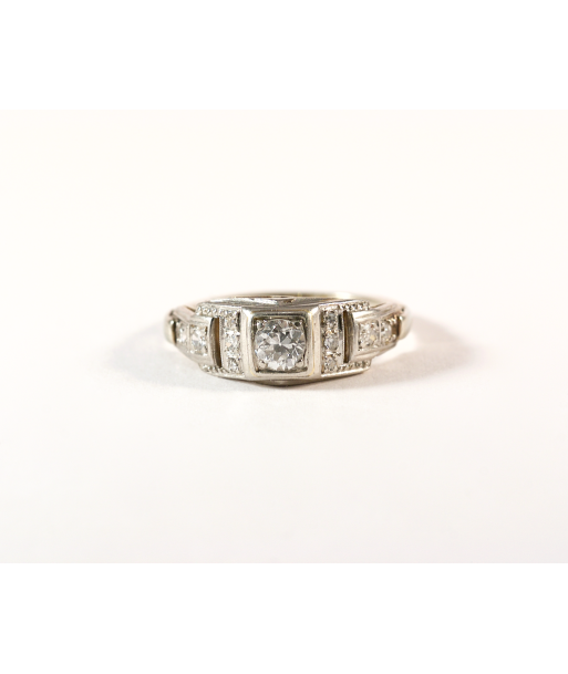 Bague or gris, platine et diamants de France