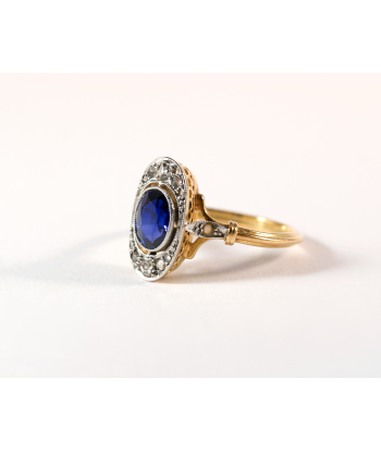 Bague ovale or jaune, platine, pierre bleue et diamants sur le site 