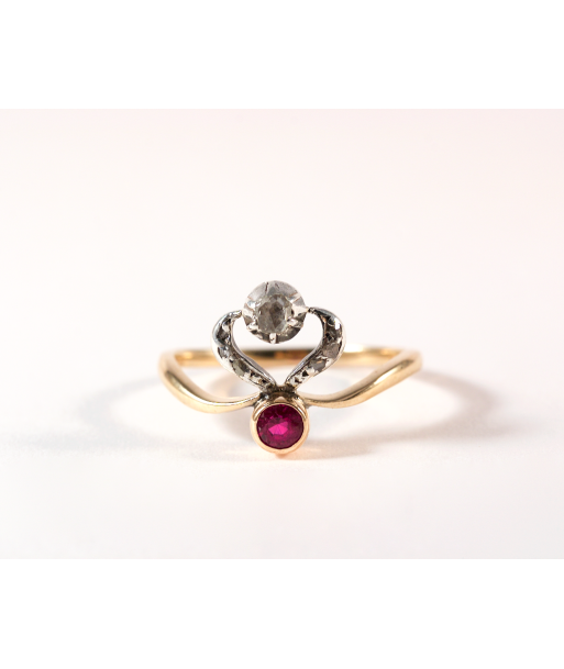 Bague "duchesse" en or jaune, pierre rouge et diamant le concept de la Pate a emporter 